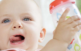 [Translate to Français:] brochure about baby bottles and hygiene