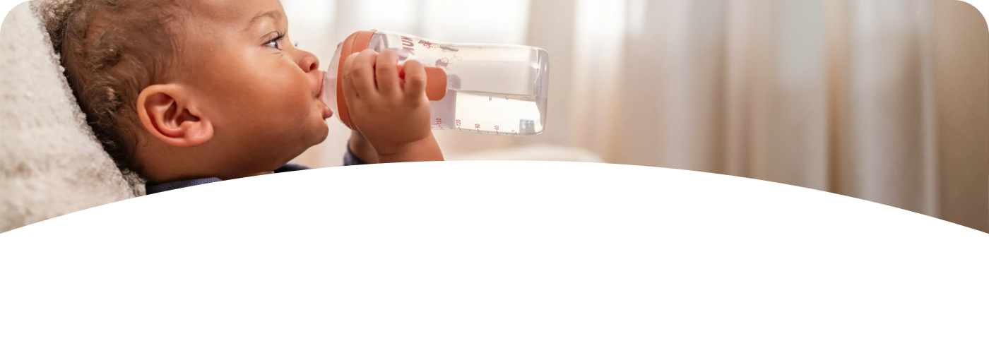 [Translate to French (Reborn):] Baby with Learner bottle