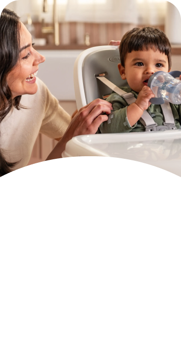 [Translate to French (Reborn):] Mother and Baby with Learner bottle