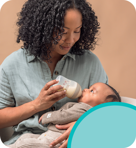 [Translate to French (Reborn):] Mother with Baby and baby bottle