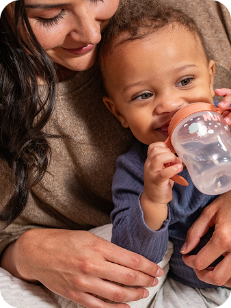 [Translate to French (Reborn):] Mother with baby and Learner bottle